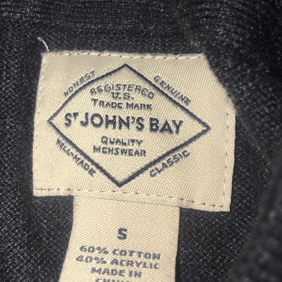 Black sweater - Picture 2 of 2